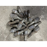 Болти 12/1.5 вживані