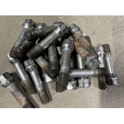 Болти 14/1.5 вживані