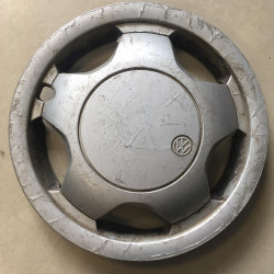 R13 Volkswagen 867601147A сірий