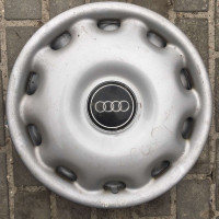 R16 Audi 4D0601147 сірий