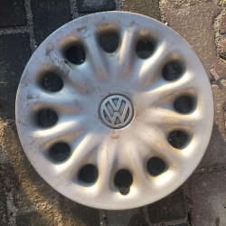 R16 Volkswagen 7MO 601 147E сірий