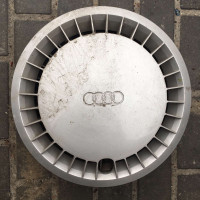 R13 Audi 15494/0 811601147B сірий
